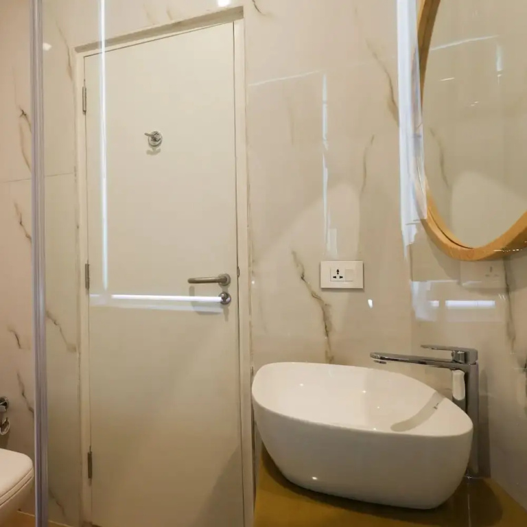 Bloom Hotel - Golf Course Road, Sector 43