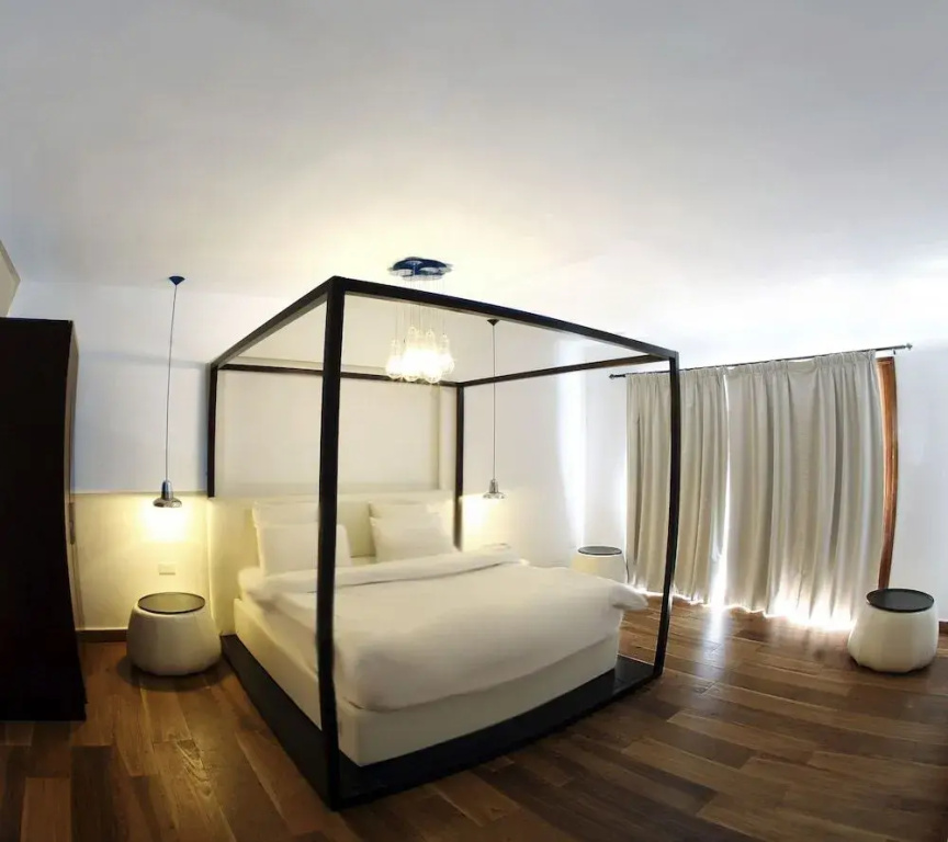 JHotelResorts