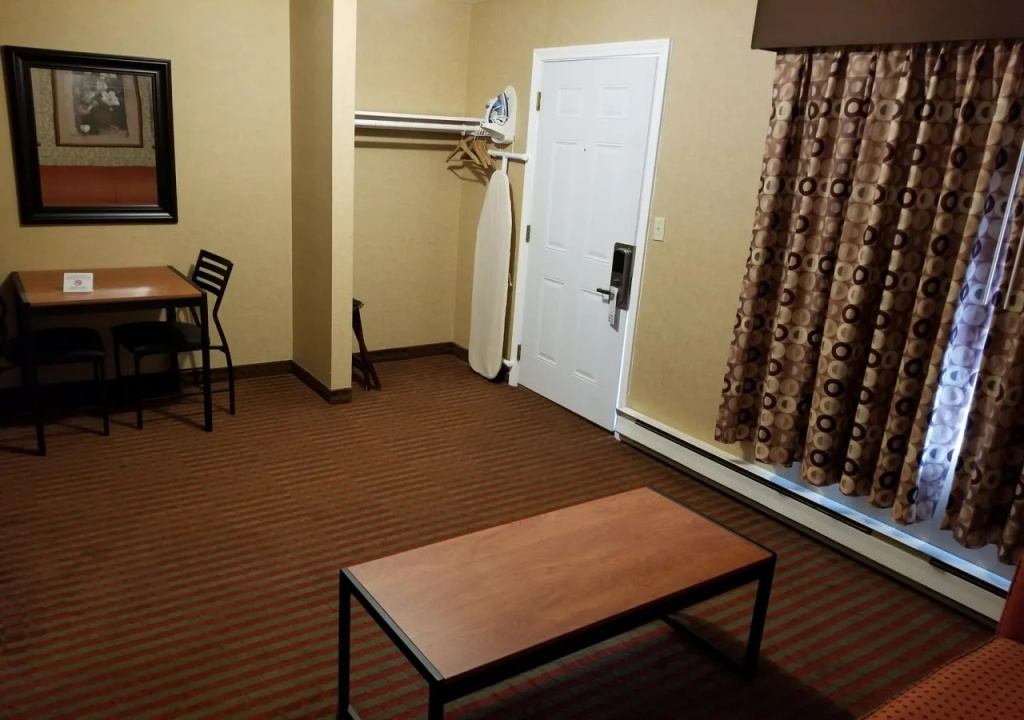 All Seasons Inn & Suites
