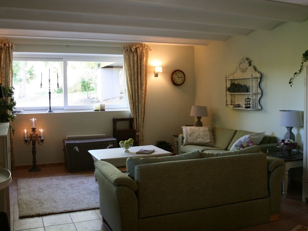 Spacious Villa in Drome with Swimming Pool