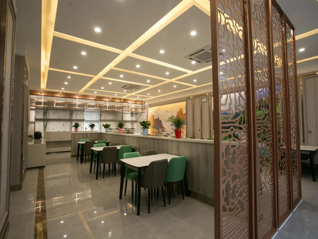 Starway Hotel Changji Qitai Bus Station