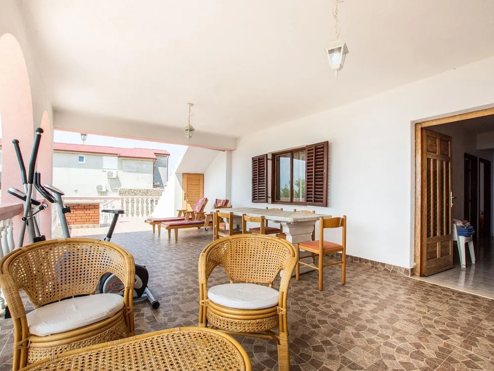 Modern, new Apartment With Private Terrace, Garden With Bbq, Near the sea