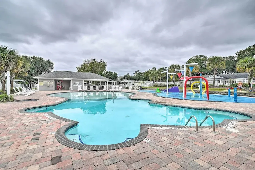 Walk to Beach! Surfside Beach Family Bungalow