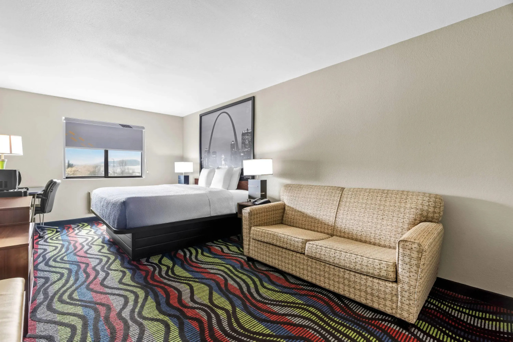 Super 8 by Wyndham Farmington