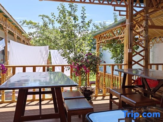 Eight Trees Homestay