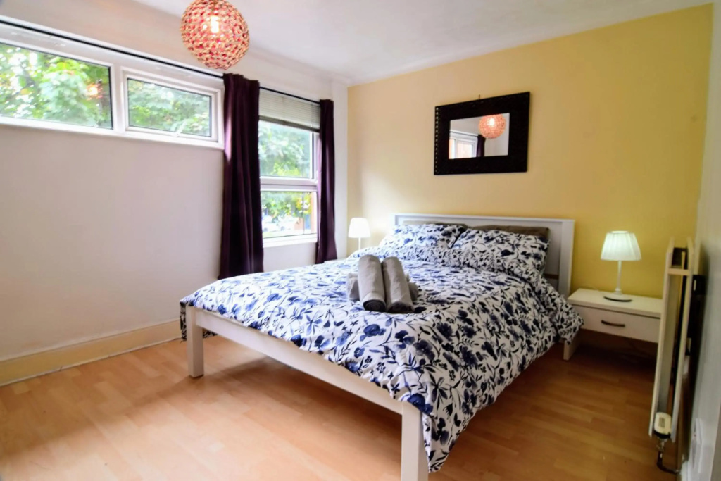 The Brum House - Private garden, 3 TVs with NETFLIX, BBQ, up to 8 guests