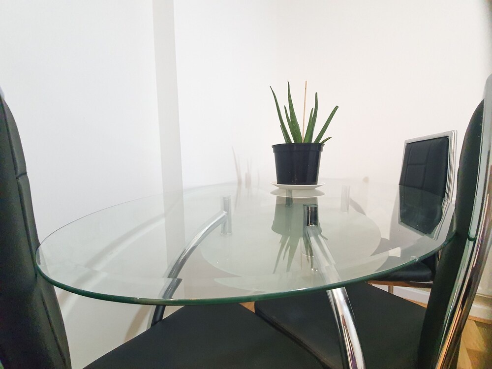 Livestay 3 Bed Apt on 8th Floor With Amazing Views