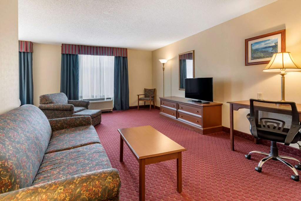 Comfort Inn & Suites Lake George