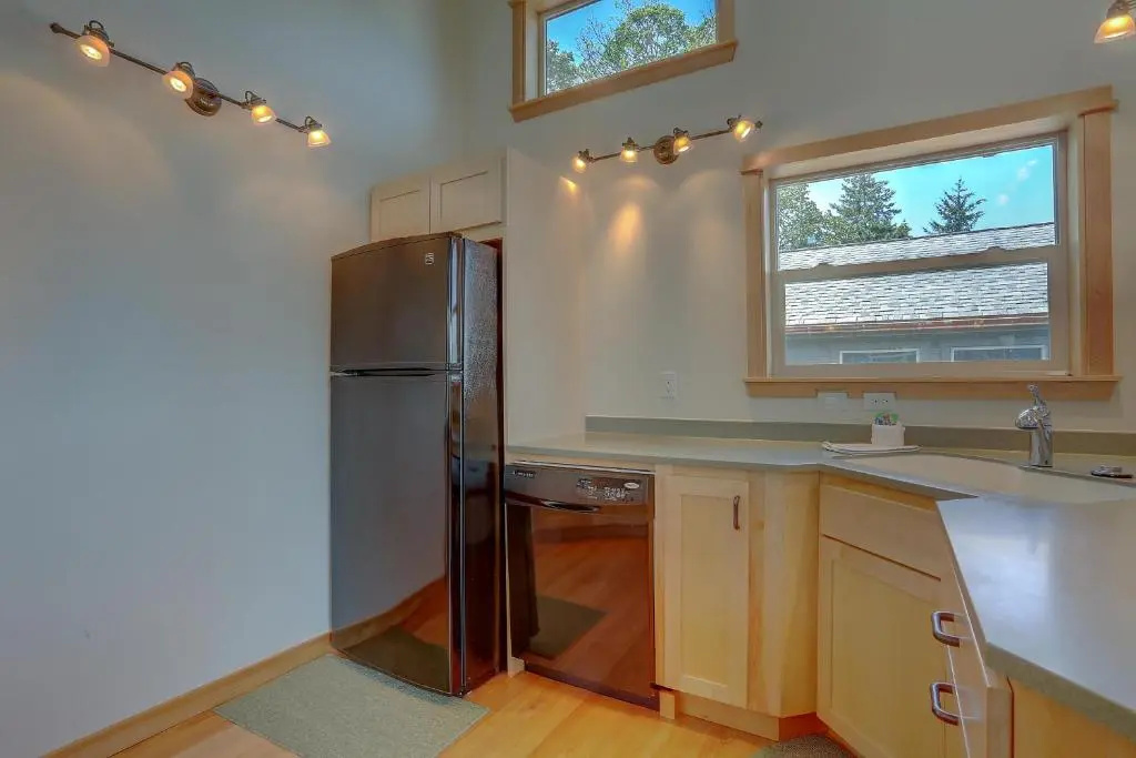 Hutsons Bridgeview **30 Day minimum**