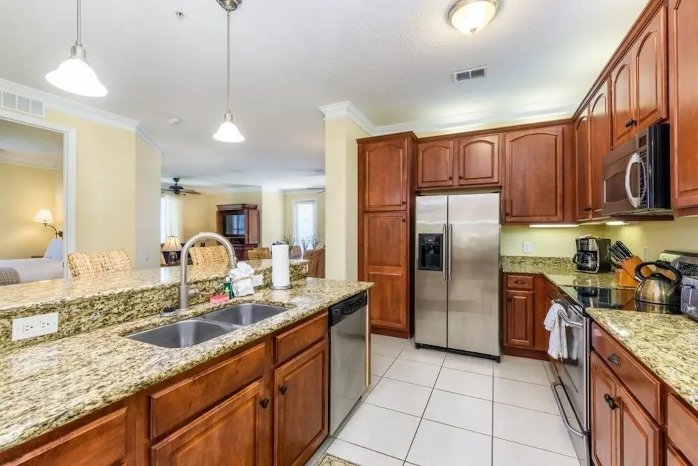 Gorgeous 3 Bed Premium Lakeview [cdc Clean] L 1010 3 Bedroom Condo
