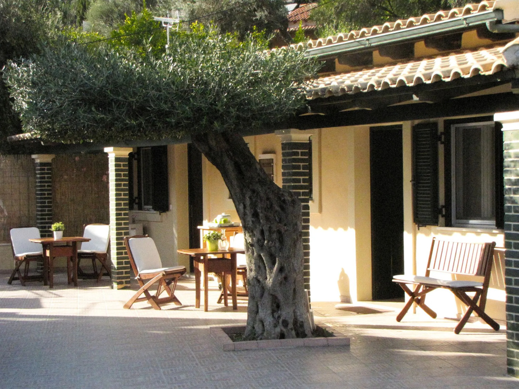 Akis Apartments