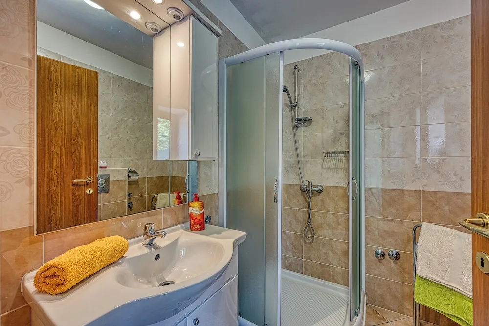 Pool House Klarina - Happy Rentals