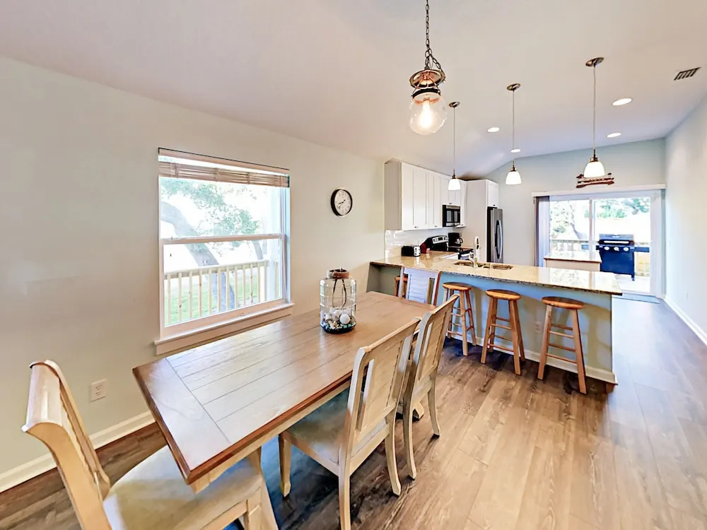 516 Boating Club Home 4 Bedrooms 2 Bathrooms Home