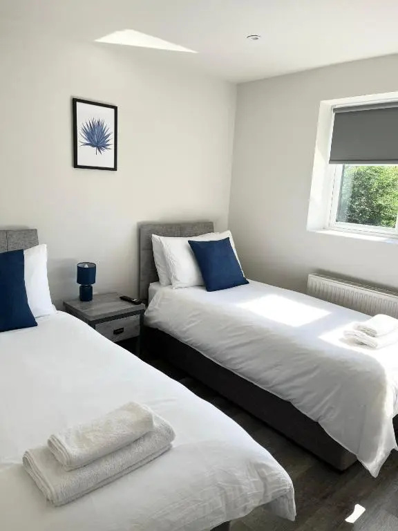 Newly Renovated 3 Bed Apartment with Parking