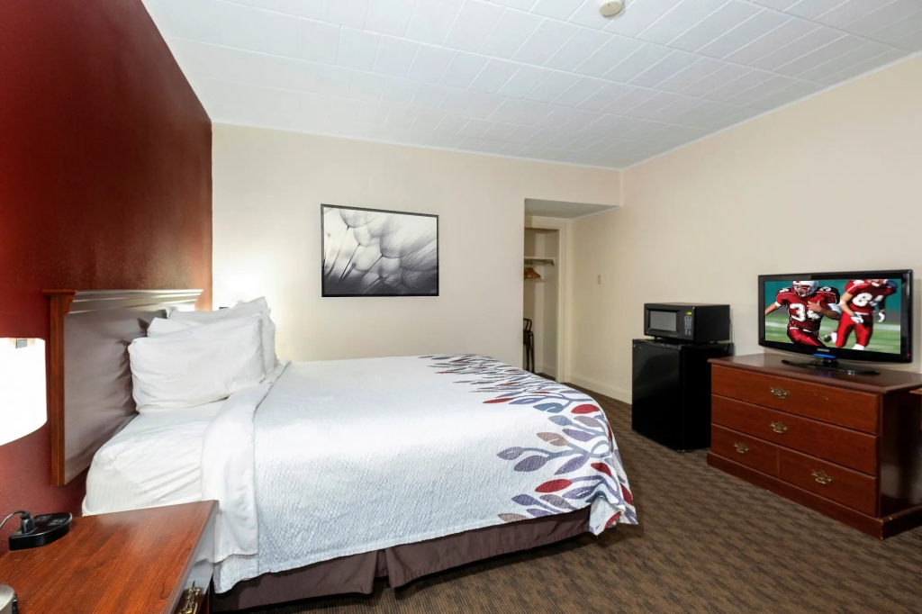 Red Roof Inn & Suites Hazleton
