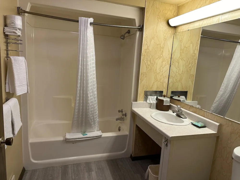 Motel 6 Iron Mountain