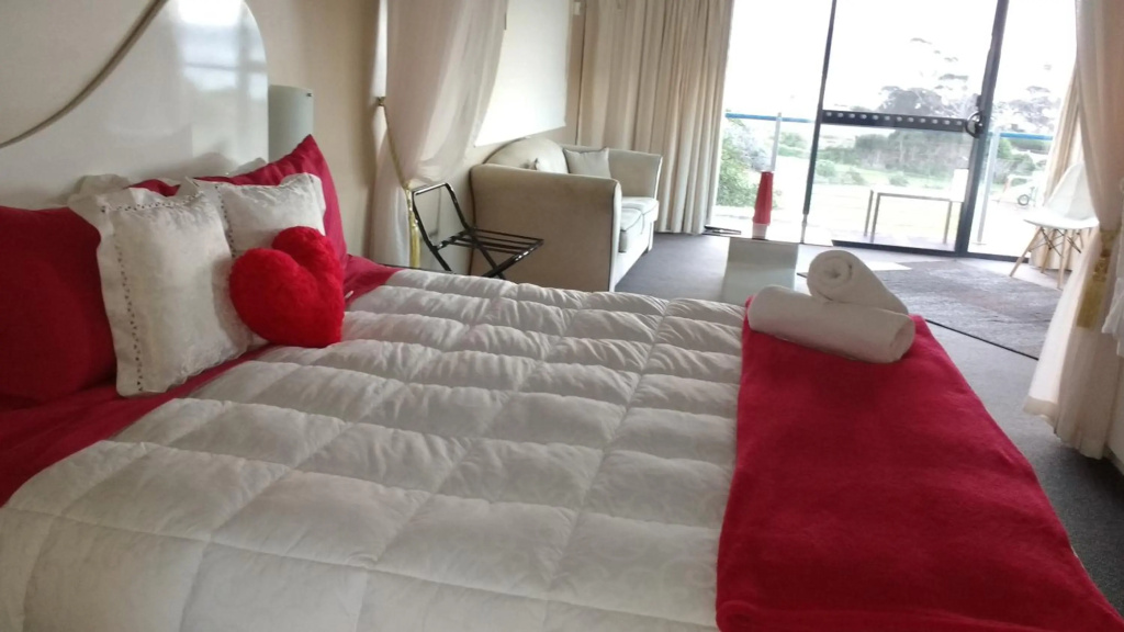 Diamond Island Resort, Restaurant & Bar and Penguin Show