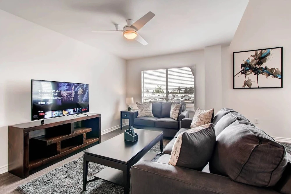 Beautiful San Diego Private Entrance Open Bedroom + Upstairs Loft! (H1)