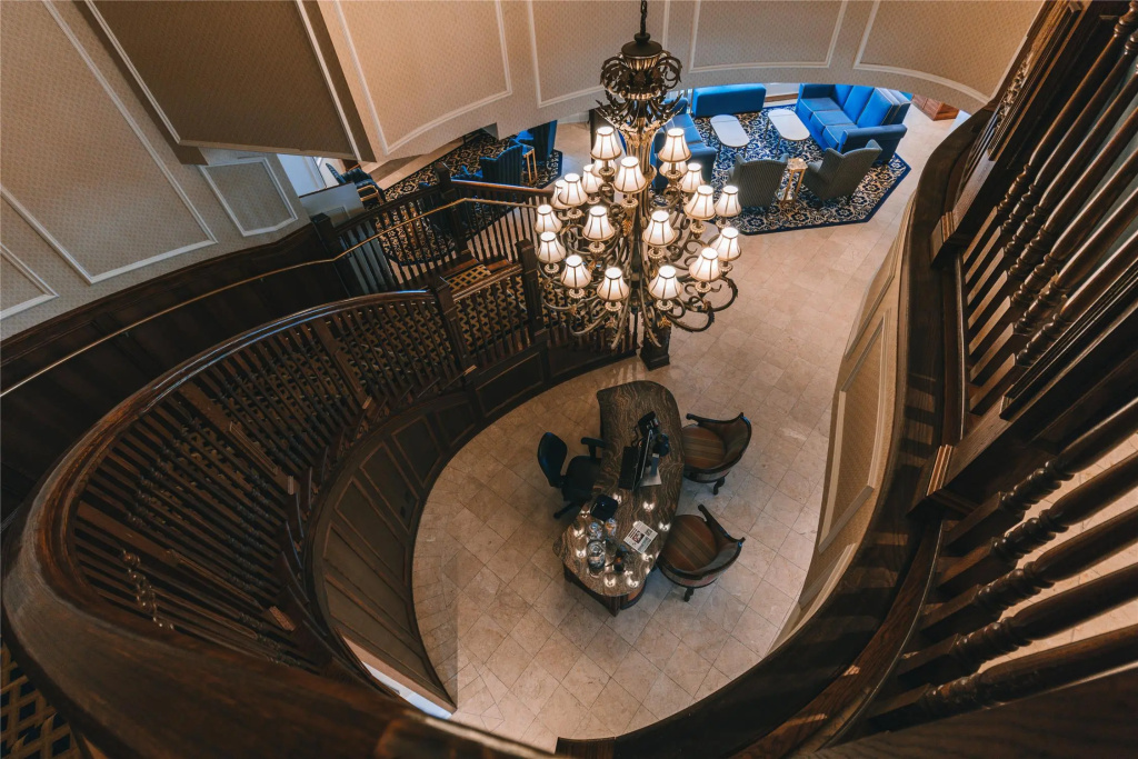 Madison Beach Hotel, Curio Collection by Hilton