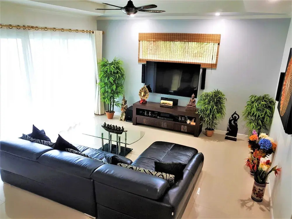 Thai Family karon Pool Villa 泰如家卡伦3卧泳池别墅