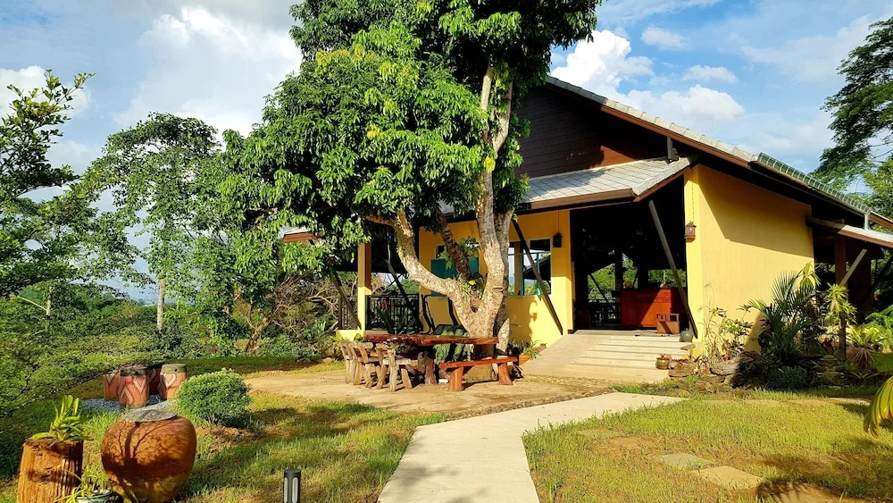 Baan Sakuna Hotel