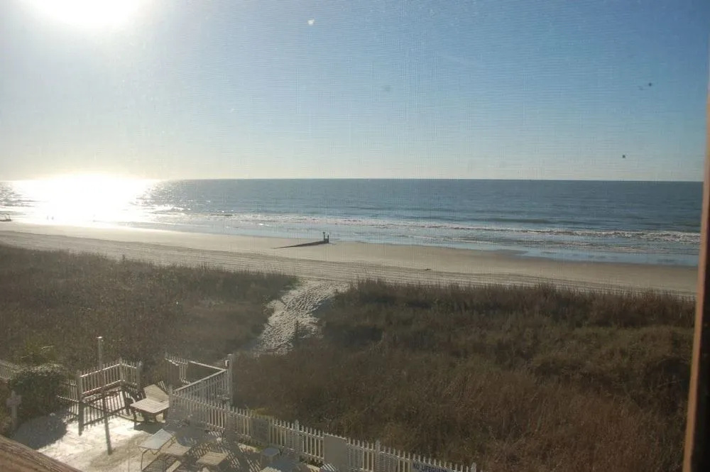 1068-201 Crescent Beach Villas - 2 Br Condo