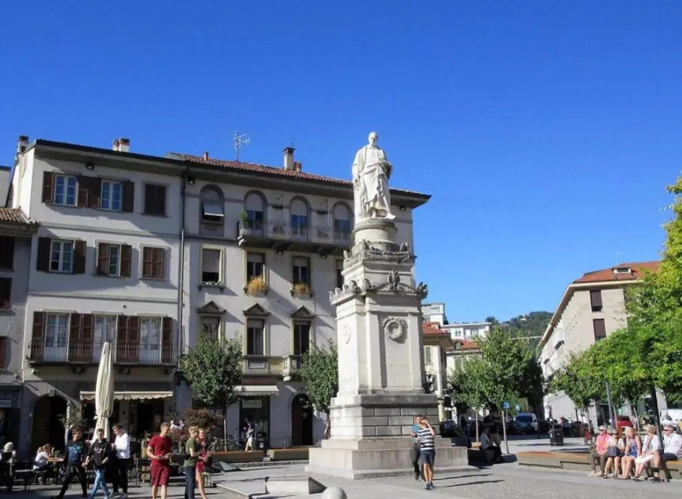La Corte sul lago