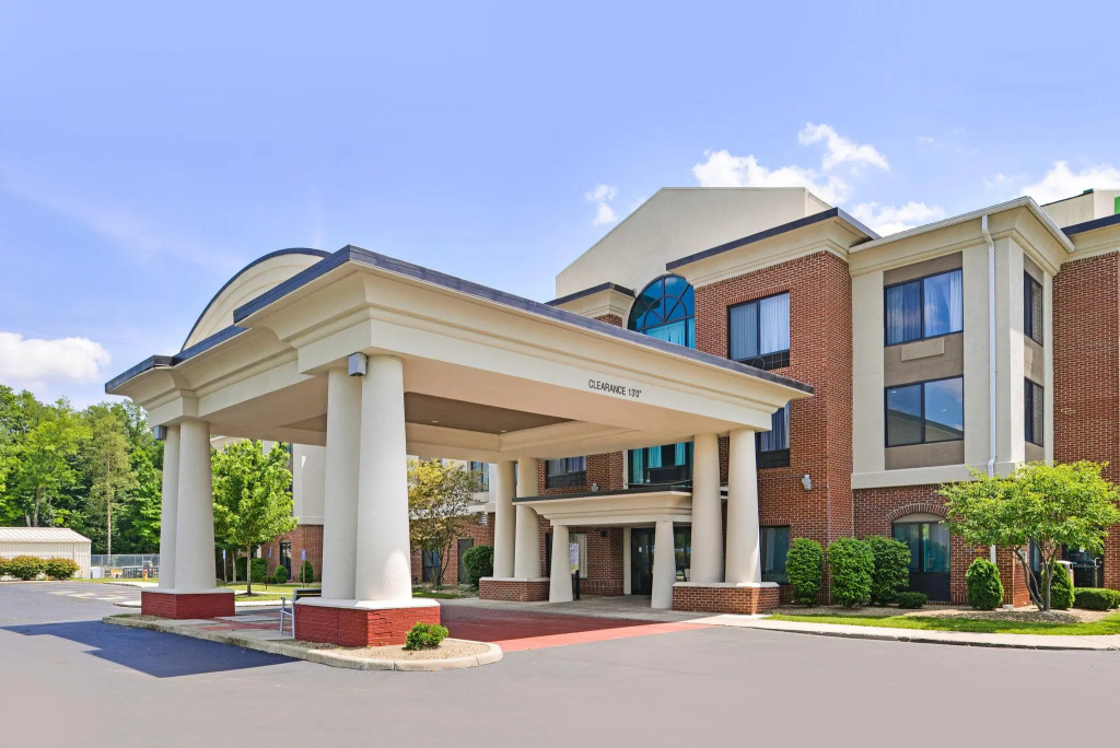 Holiday Inn Express & Suites North Lima by IHG