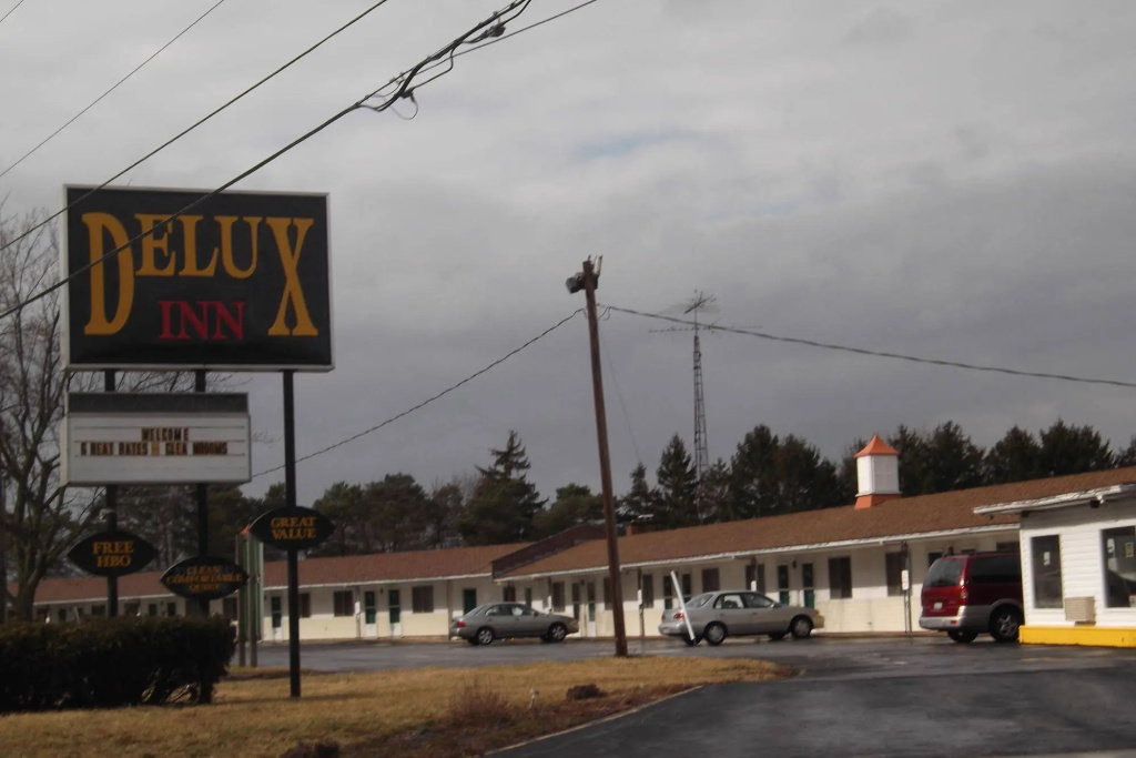 Delux Inn