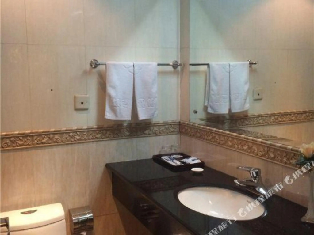 Qingteng Yisu Hotel (Shengzhou Chinese Yue Opera Art City Wuyue Plaza)