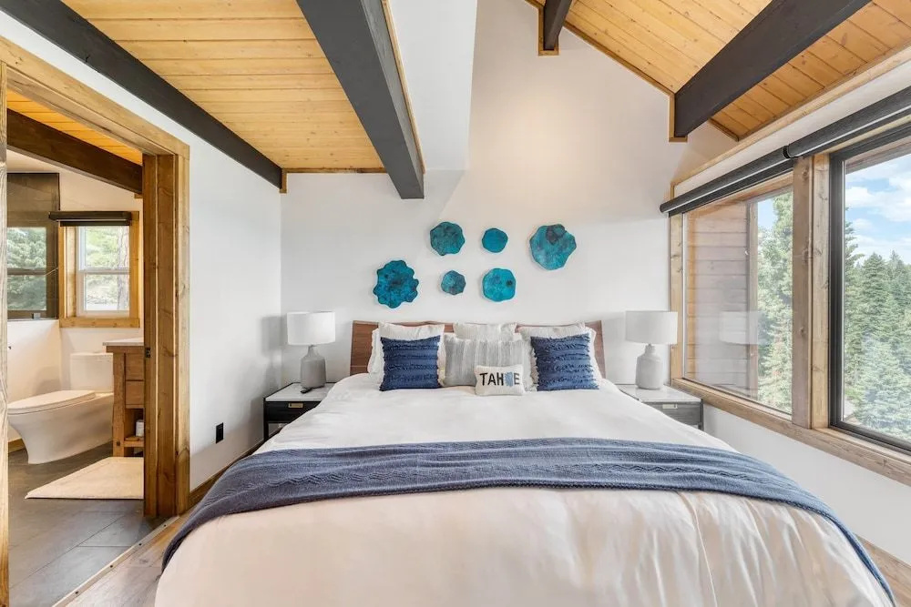 Lake View, Firepit, Game Room Remodeled Lake Tahoe Luxury Cabin by Avantstay