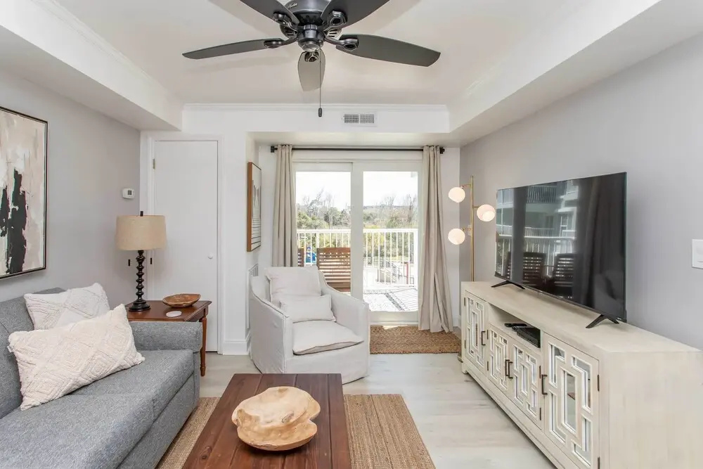Summerhouse Villas Condo: Private Resort Beach