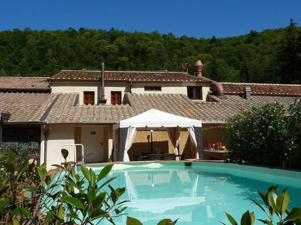 Exquisite Holiday Home in Pistoia With Swimming Pool