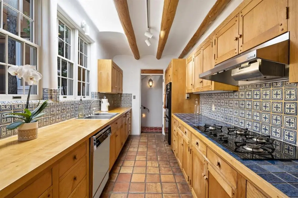 Cinco Chimineas - Indoor Pool, Walk to Canyon Rd, Authentic Historic Santa Fe