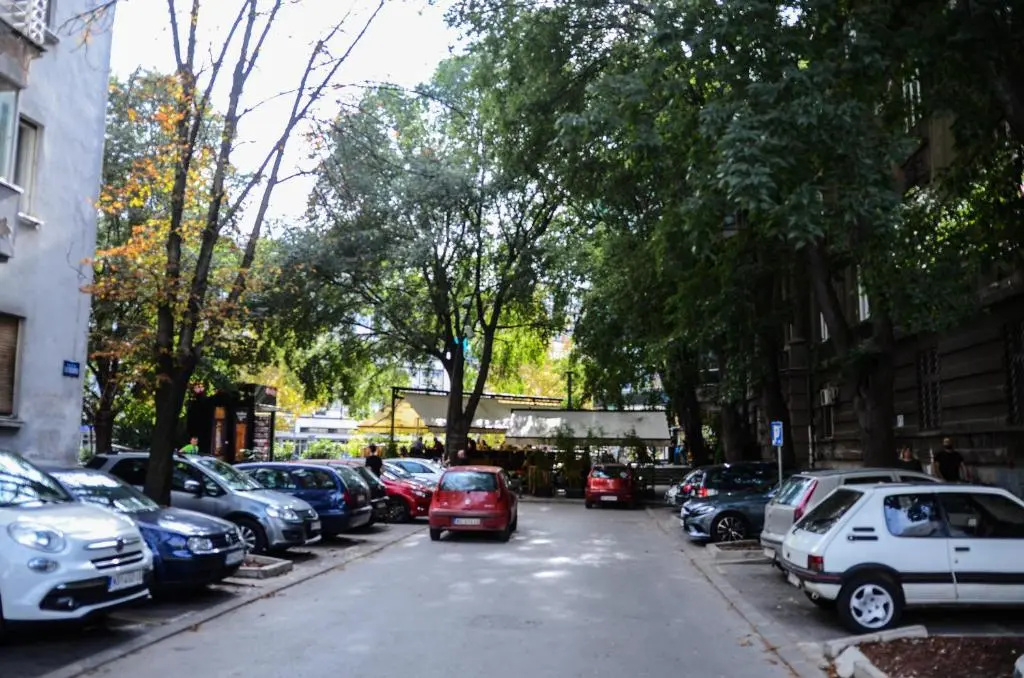 Downtown apartment in walk zone with 3 bedrooms and garage
