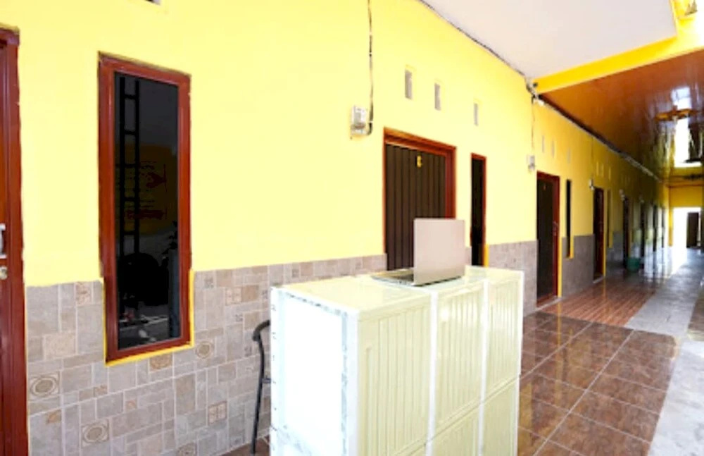 OYO Life 92920 Rumah Kost Azca
