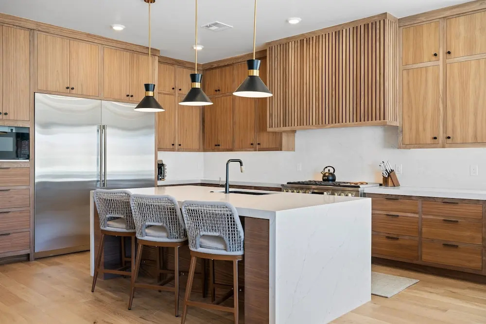 Modern Lagoon 7 Bedroom Home
