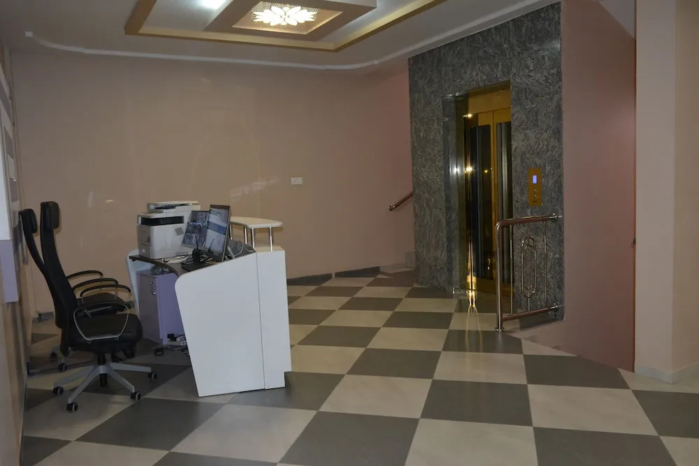 HOTEL PLATINUM
