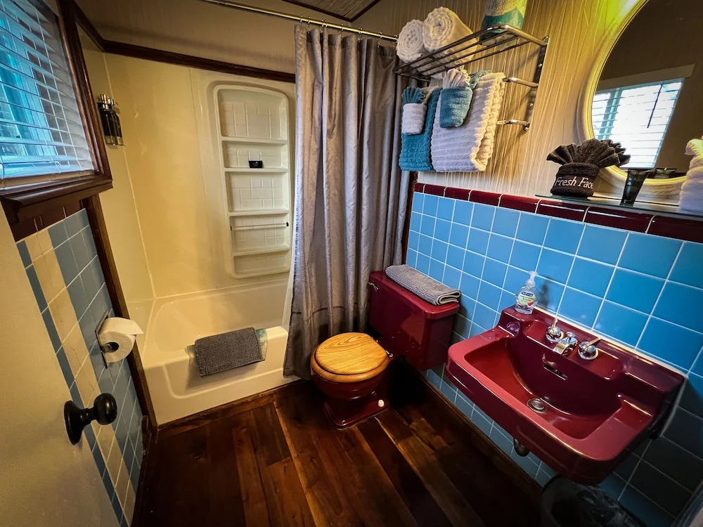 Sherwood Court Cottages & Guest Rooms