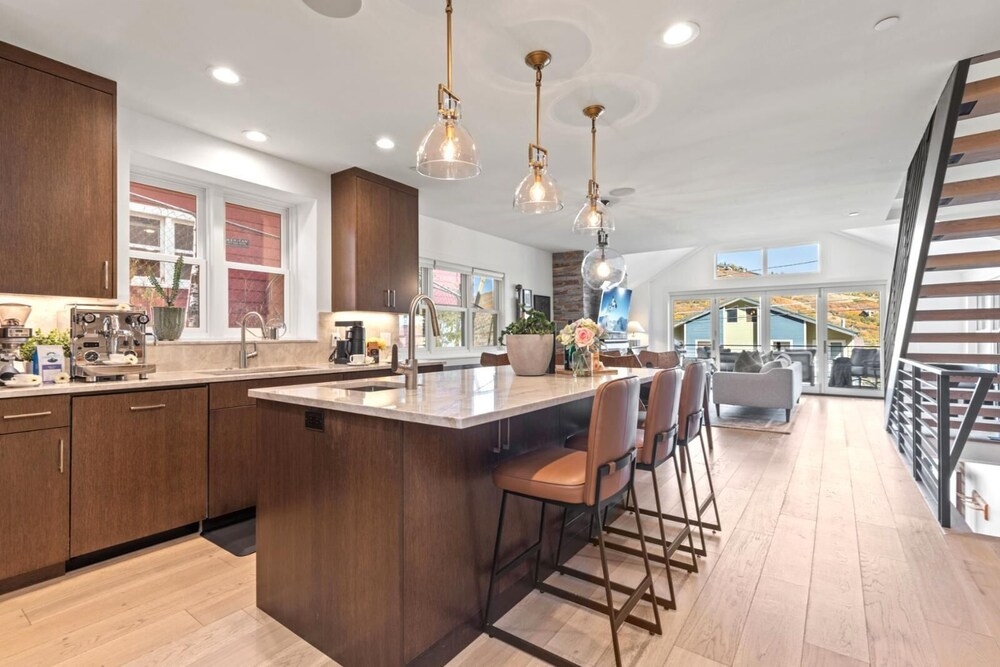 Empire 4 Bedrooms PEA-1009 by KBM