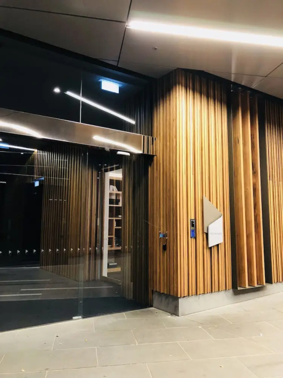 Explore Docklands Lovely Apartment LVL8