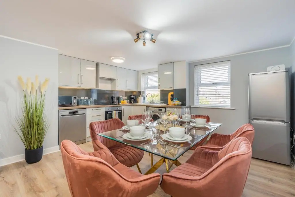 Charming Apartment In Andover Town Centre 55'' 4K Smart TV Netflix
