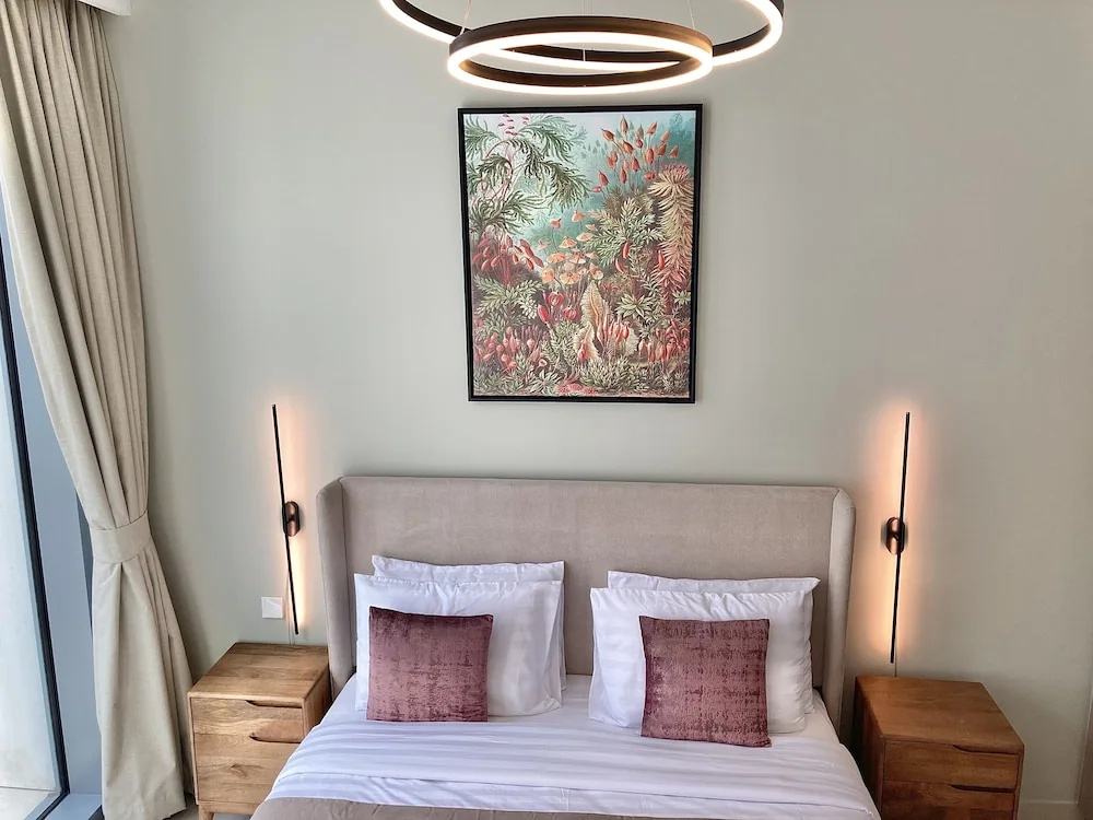 SuperHost - Stylish Apartment Facing Creek Harbour