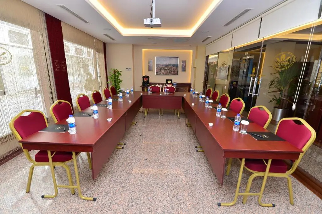 Golden Siyav Hotel