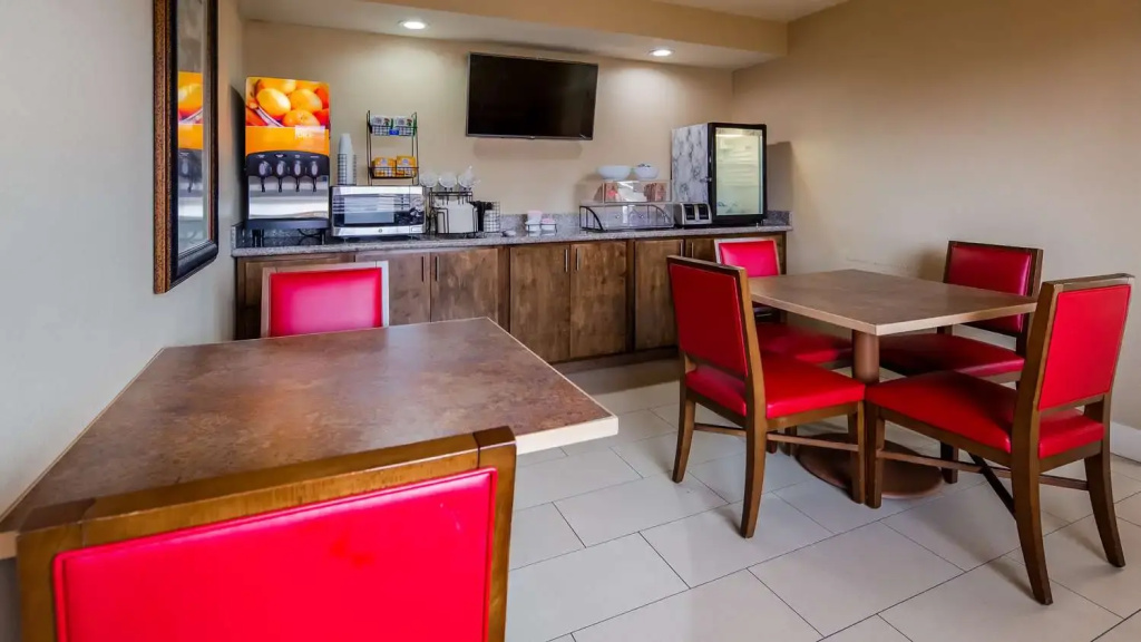 Rodeway Inn & Suites