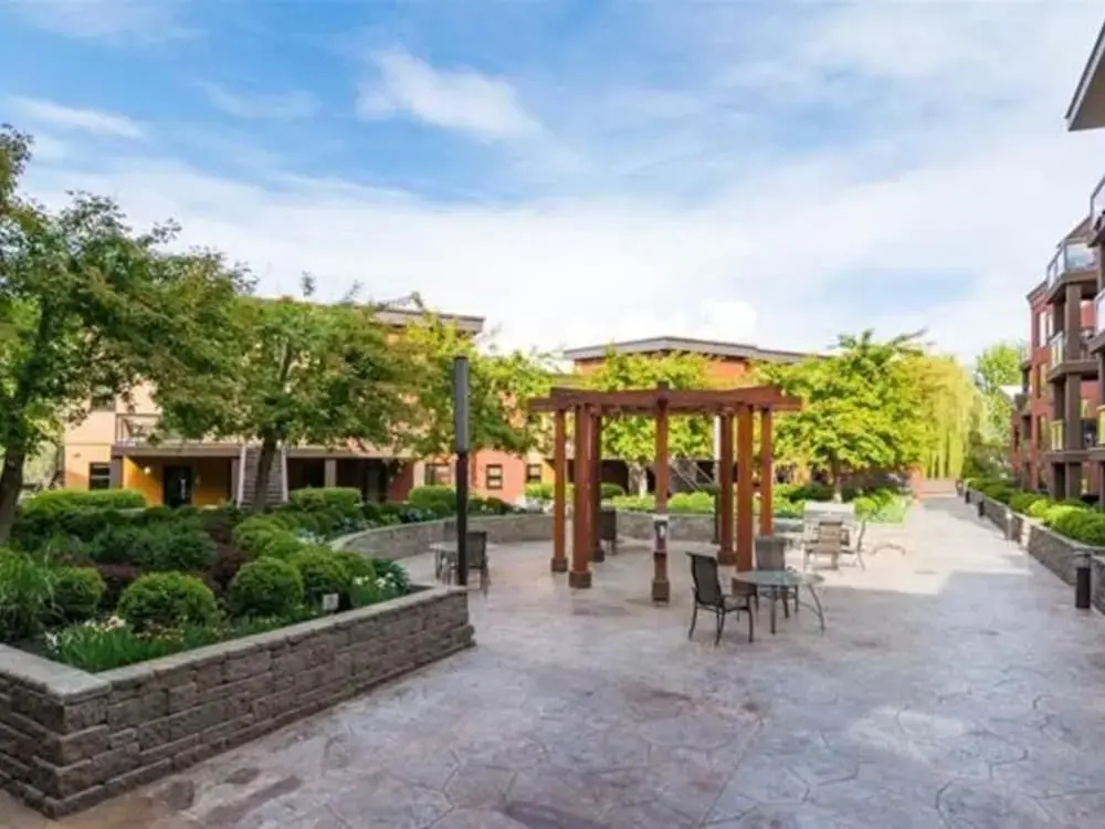 2 Bed 2 Bath Corner Unit Overlooking Pool #501