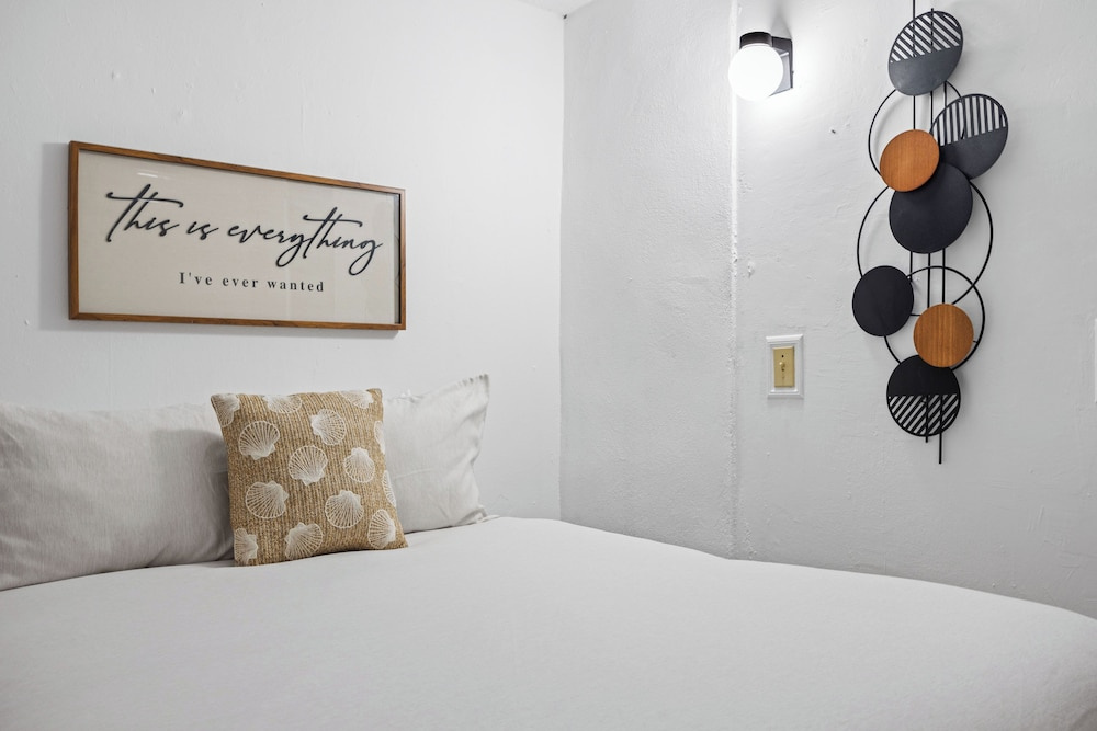 Castellana by Otium