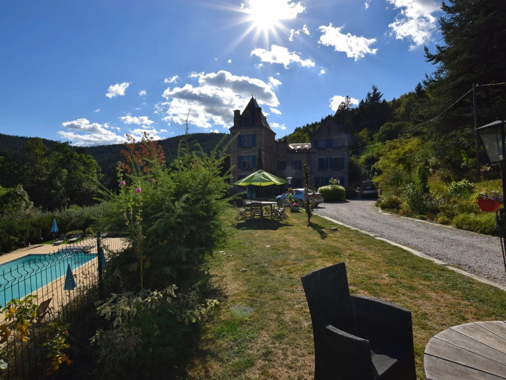 Apartment in a castle with garden and swimming pool