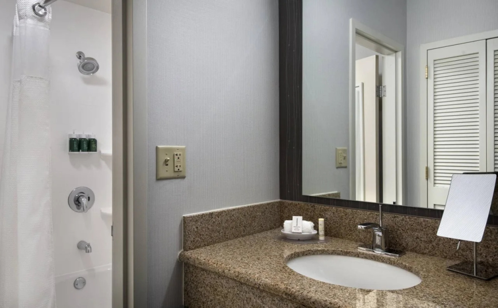 Courtyard by Marriott Mahwah