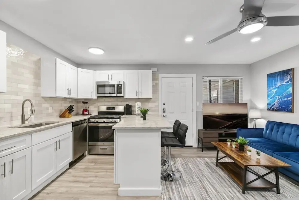 Stylish Studio Downtown Evonify